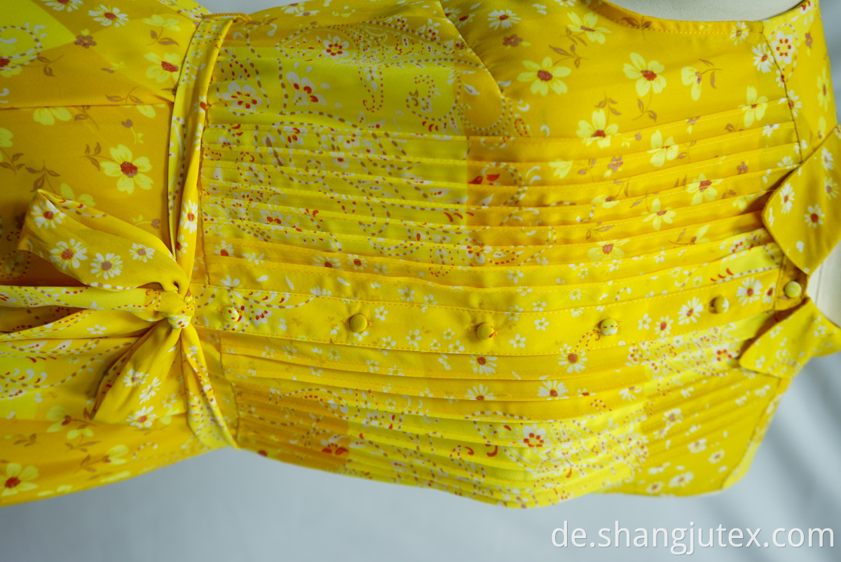 Bund haben einen Gürtel des langen Rocks von Frauen waistband have belt of women's long skirt